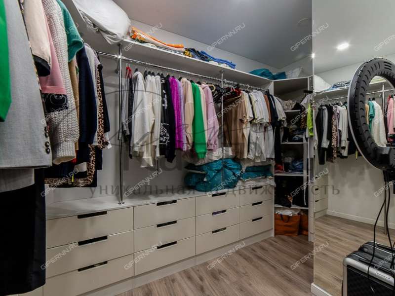 четырёхкомнатная квартира на улице Маршала Баграмяна дом 1