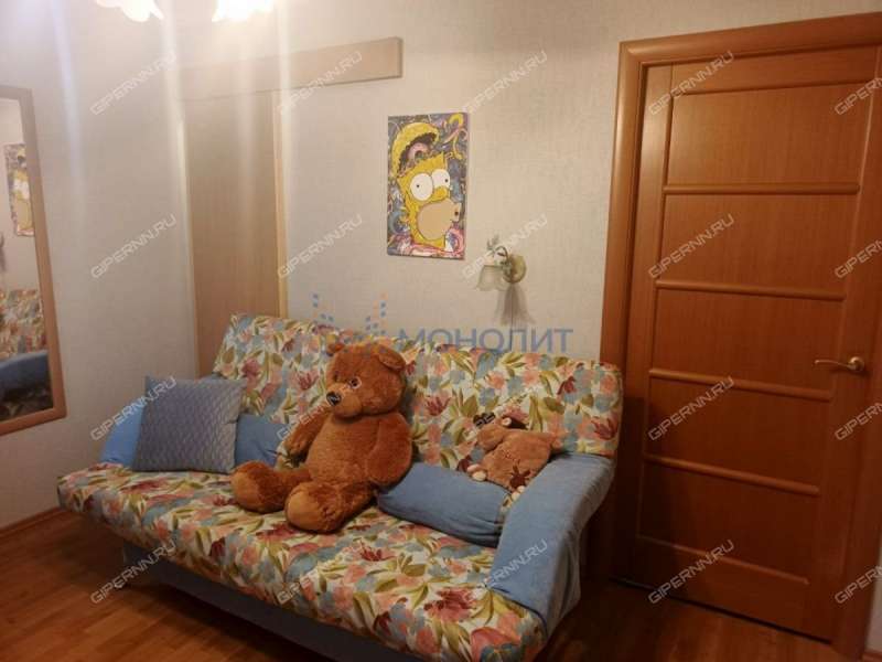 трёхкомнатная квартира на улице Александра Хохлова дом 21