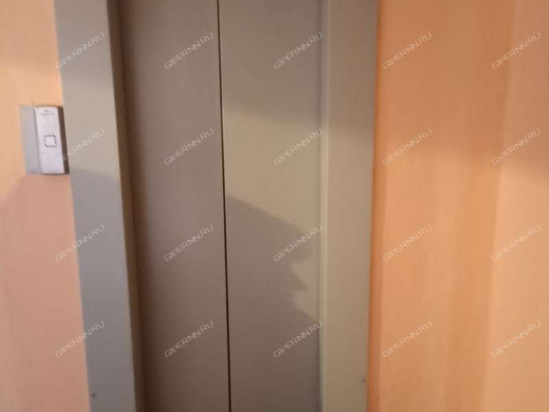 трёхкомнатная квартира на улице Красных Зорь дом 13