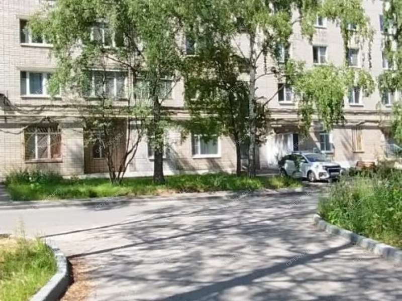 трёхкомнатная квартира в 3-м микрорайоне дом 8 город Кстово