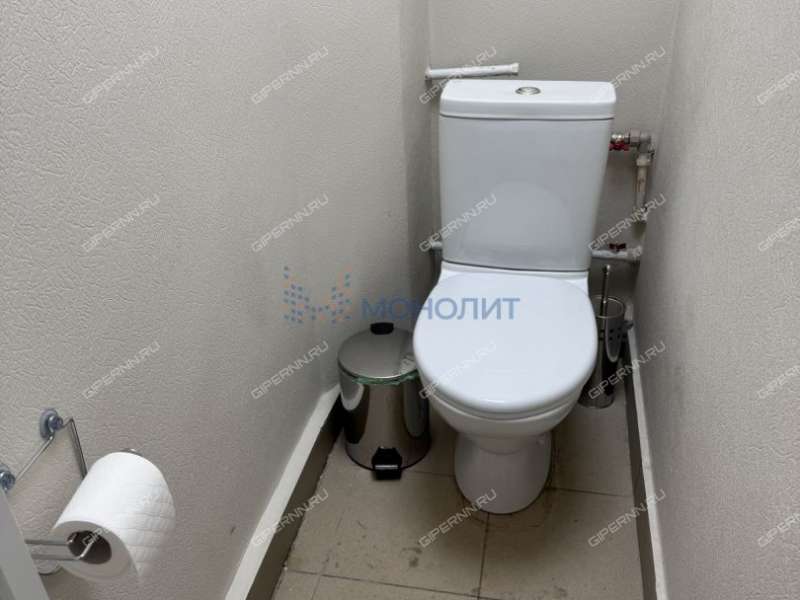 помещение под офис, торговую площадь на улице Героя Советского Союза Усилова