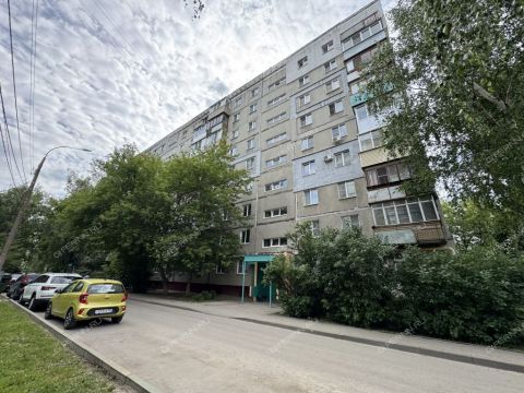 4-komnatnaya-ul-strokina-d-16b фото