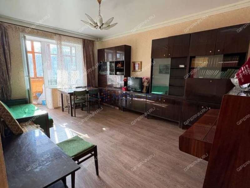 трёхкомнатная квартира на улице Героя Безрукова дом 8