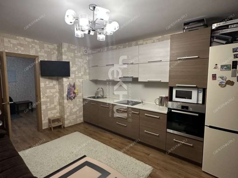 трёхкомнатная квартира на Первоцветной улице дом 6