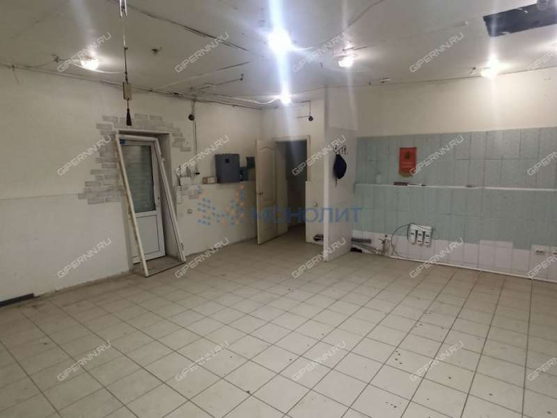 помещение под офис, торговую площадь на улице Героя Советского Союза Усилова