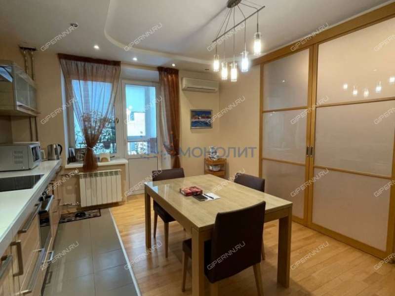 четырёхкомнатная квартира на улице Нестерова дом 33