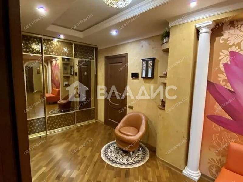 четырёхкомнатная квартира на улице Дунаева дом 8