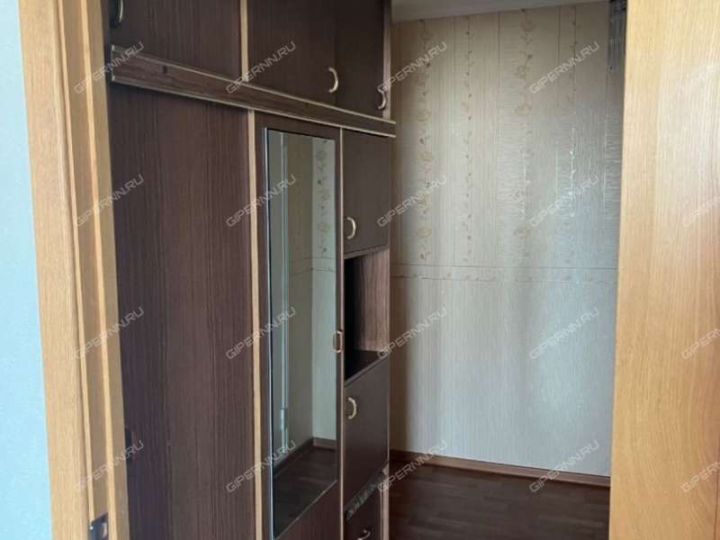 трёхкомнатная квартира в Центральном микрорайоне дом 10 город Выкса