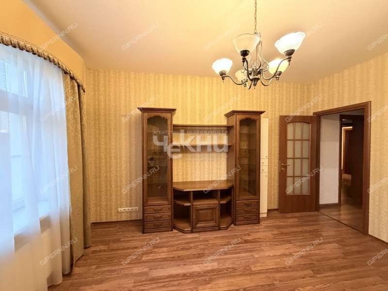 шестикомнатная квартира на Почтовом съезде дом 15а