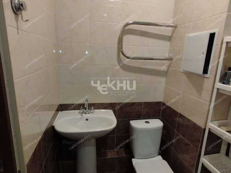 однокомнатная квартира на улице Июльских Дней дом 1  к2