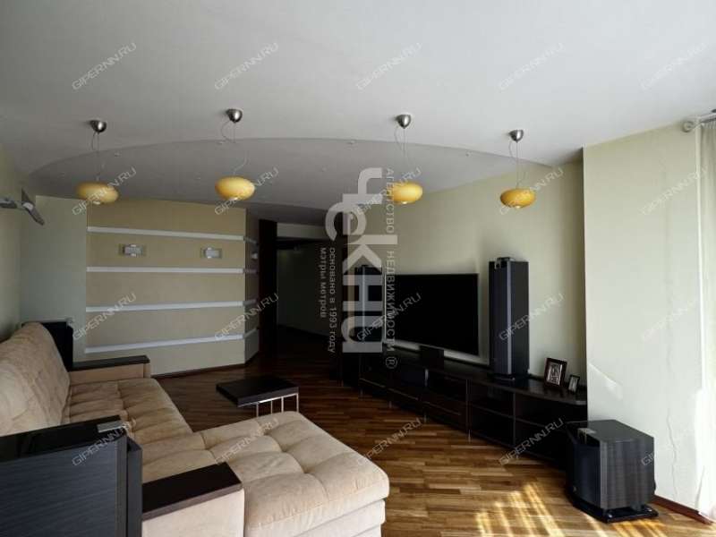 трёхкомнатная квартира на Лукерьинской улице дом 5 город Кстово