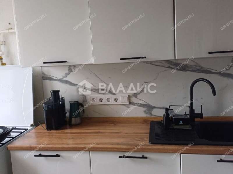 трёхкомнатная квартира на улице Героя Советского Союза Усилова дом 1 к4