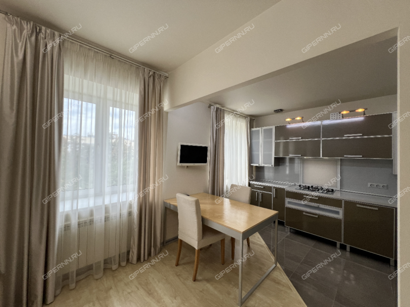 трёхкомнатная квартира на Большой Покровской улице дом 35а