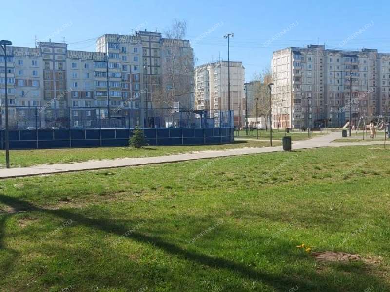 трёхкомнатная квартира на проспекте Кирова дом 33а