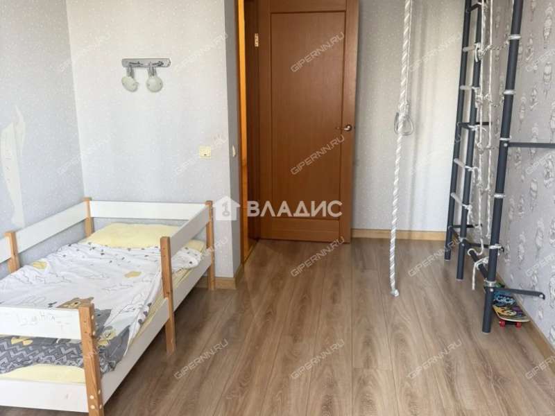 трёхкомнатная квартира на улице Родионова дом 165 к1