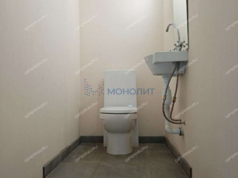 помещение под офис, торговую площадь на улице Гвардейцев