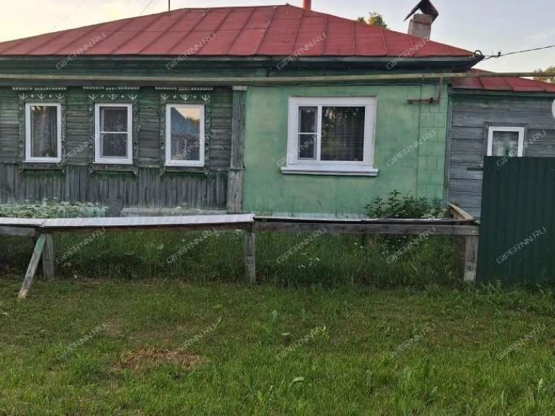 дом на Центральной улице село Убежицы