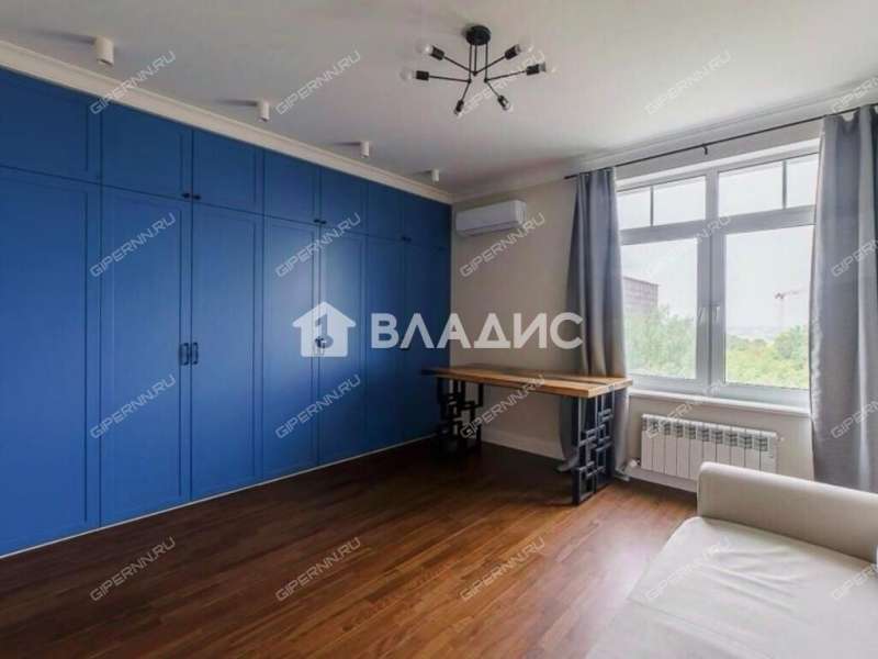 четырёхкомнатная квартира на улице Максима Горького дом 43