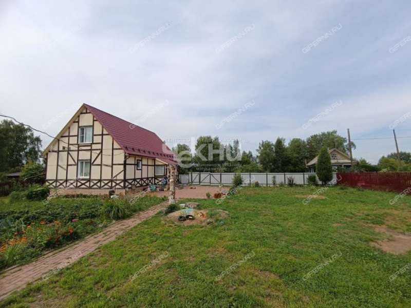 дом на Центральная село Белое