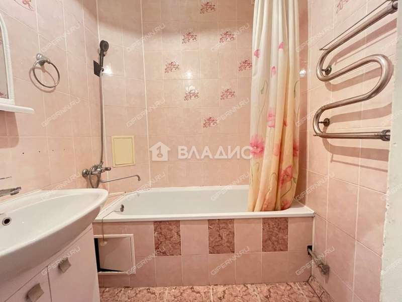 трёхкомнатная квартира на проспекте Октября дом 16