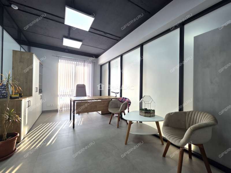 здание под офис, торговую площадь на улице Ларина