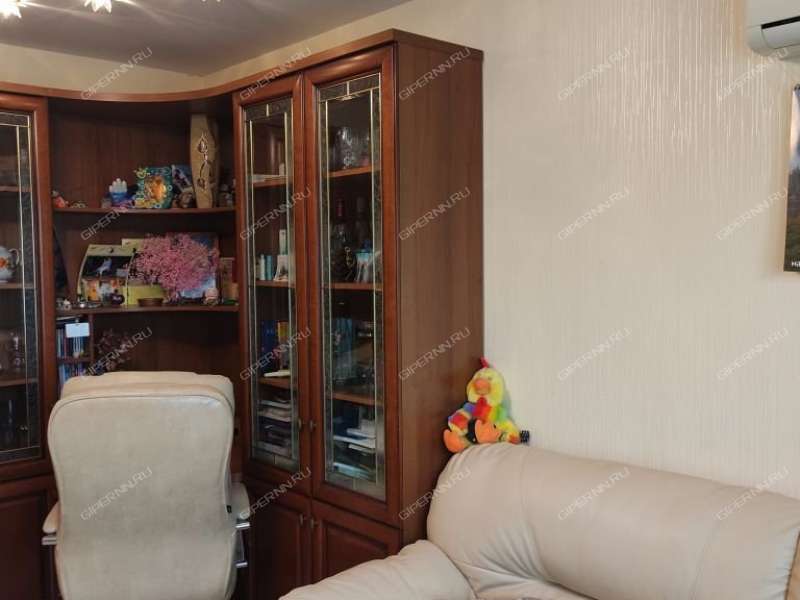 трёхкомнатная квартира на улице Коминтерна дом 22