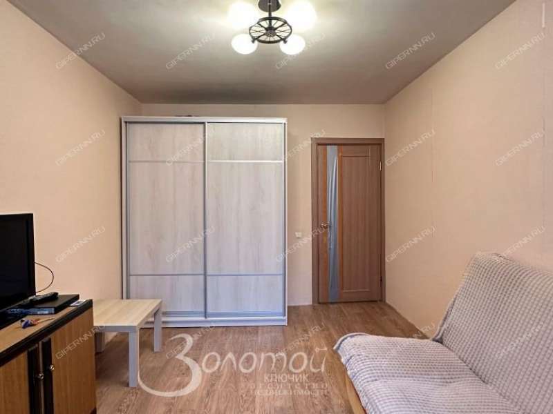 трёхкомнатная квартира на улице Строкина дом 9