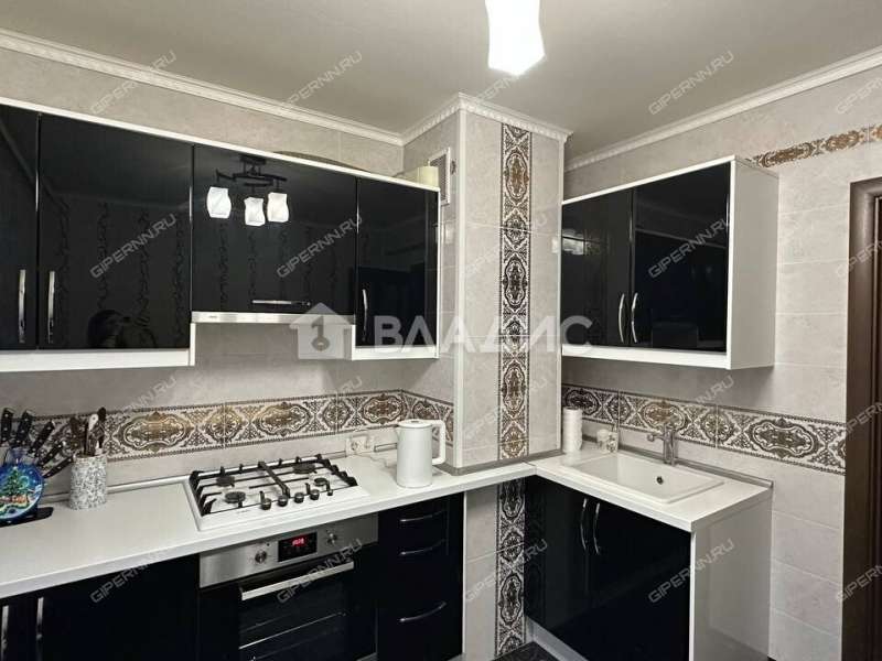 трёхкомнатная квартира на улице Старых Производственников дом 20