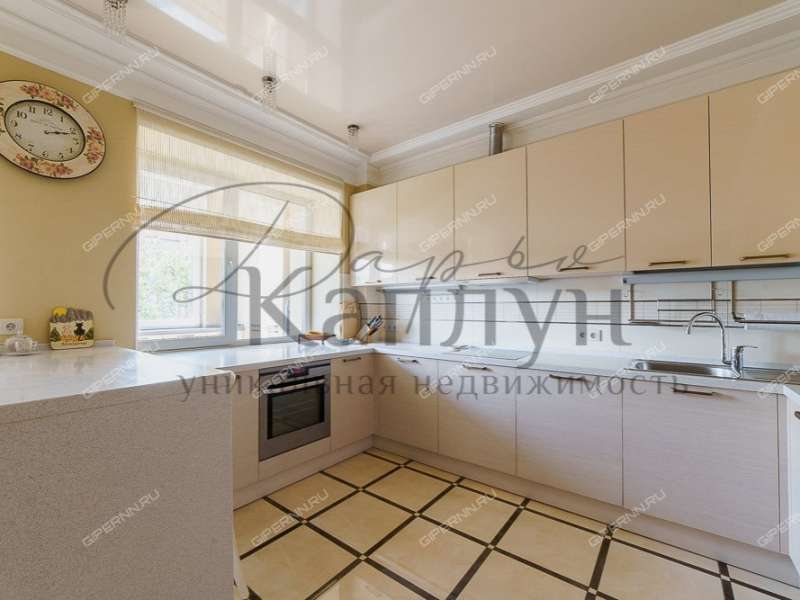 трёхкомнатная квартира на улице Коминтерна дом 139