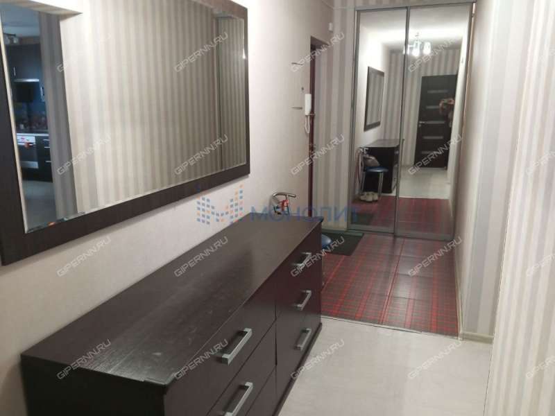 трёхкомнатная квартира на Вятской улице дом 1