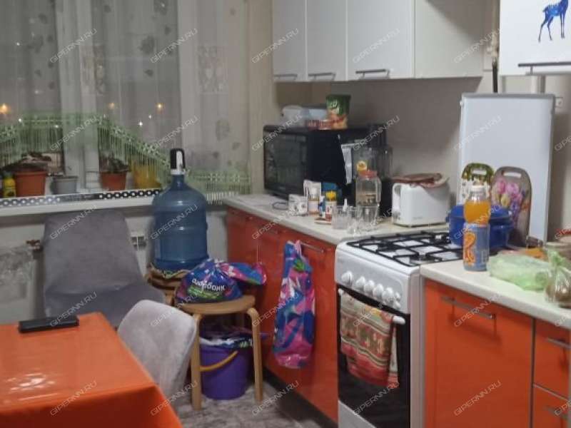 трёхкомнатная квартира на улице Сергея Есенина дом 35