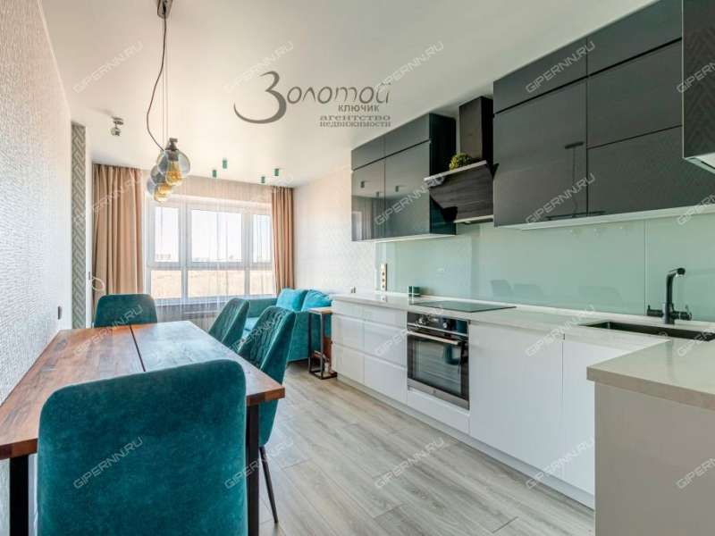 трёхкомнатная квартира на бульваре 60-летия Октября дом 21 к1