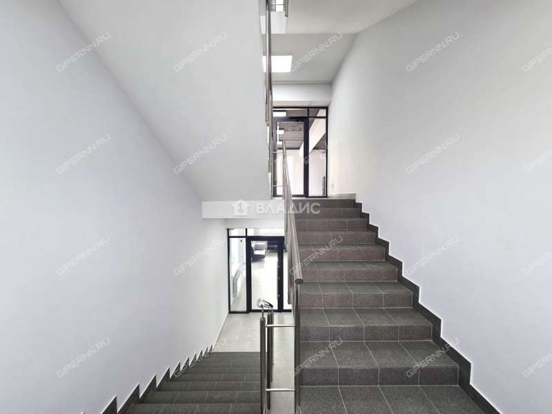 здание под офис, торговую площадь на улице Ларина