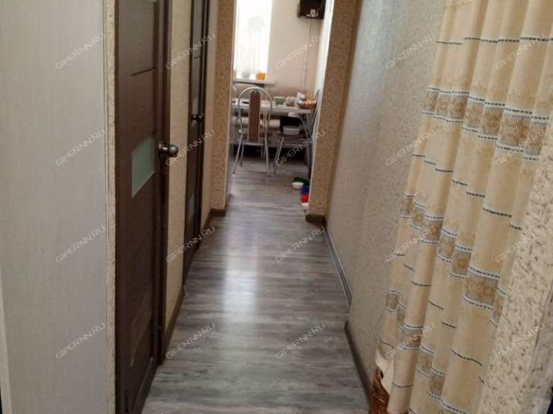 трёхкомнатная квартира на улице Героя Советского Союза Поющева дом 15