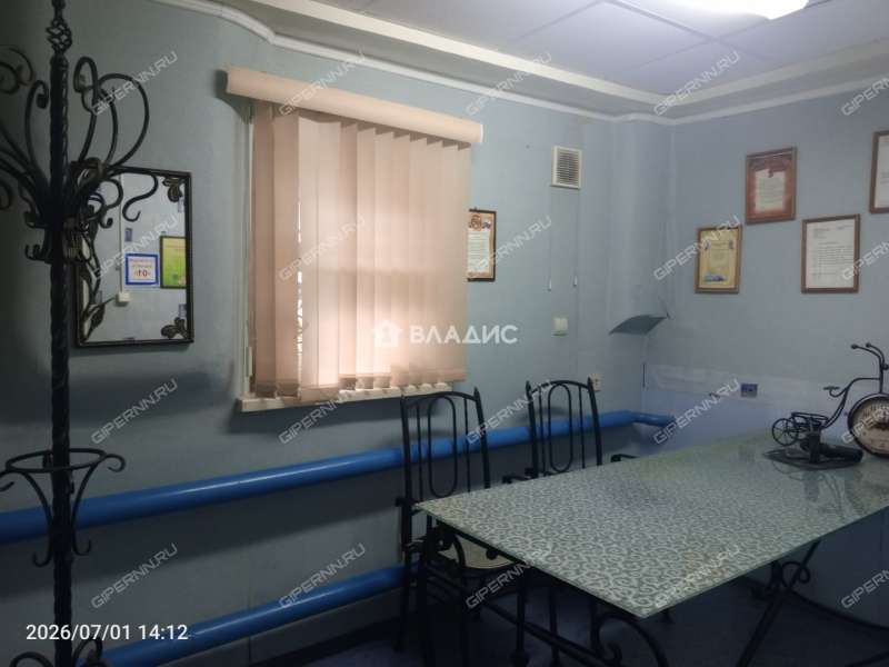 здание под офис, торговую площадь на Коммунистической улице