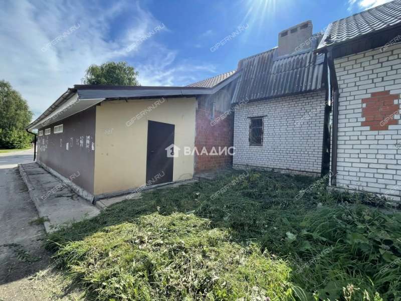 здание под торговую площадь на Центральной улице