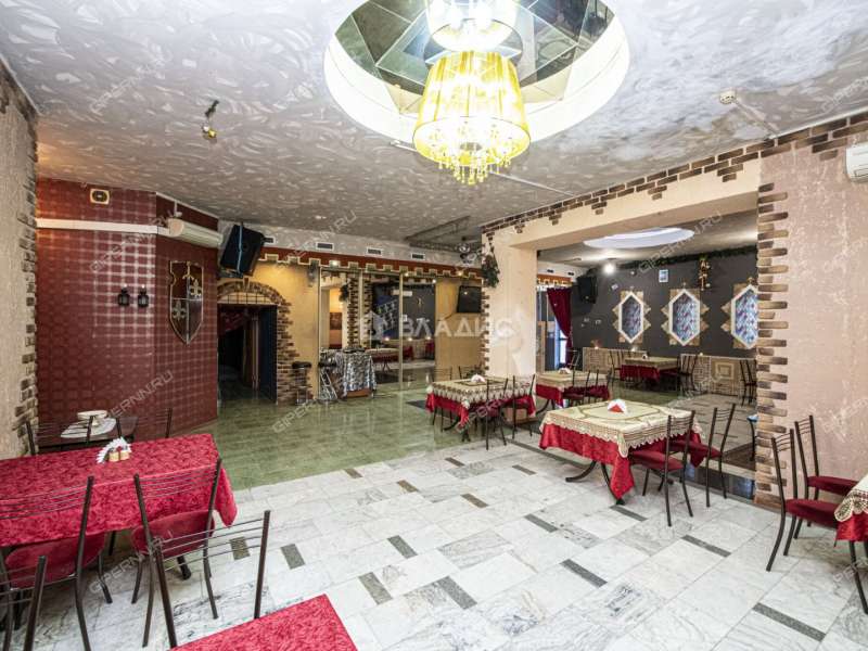 здание под офис, торговую площадь на улице Баранова