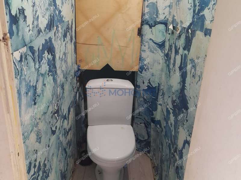 четырёхкомнатная квартира на бульваре 60-летия Октября дом 12