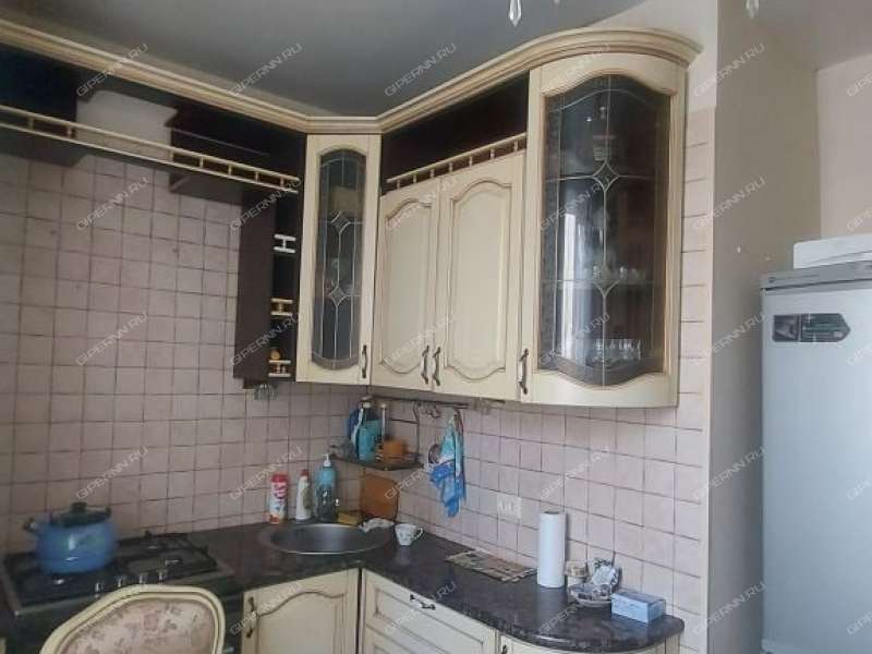 трёхкомнатная квартира на проспекте Кирова дом 29